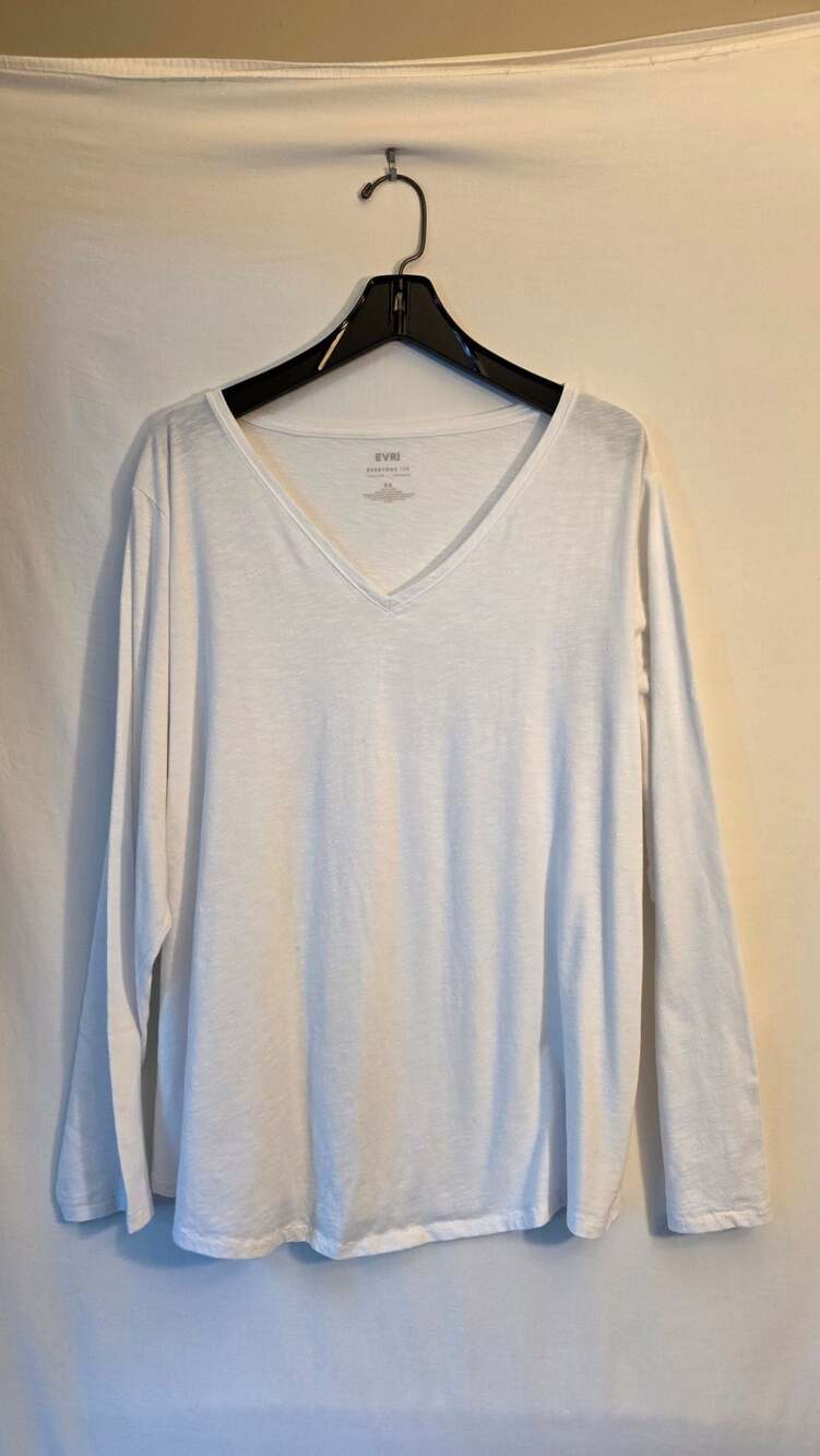 EVRI Everyday Tee V-Neck Long Sleeve T-Shirt White 2X Supersoft Relaxed Fit